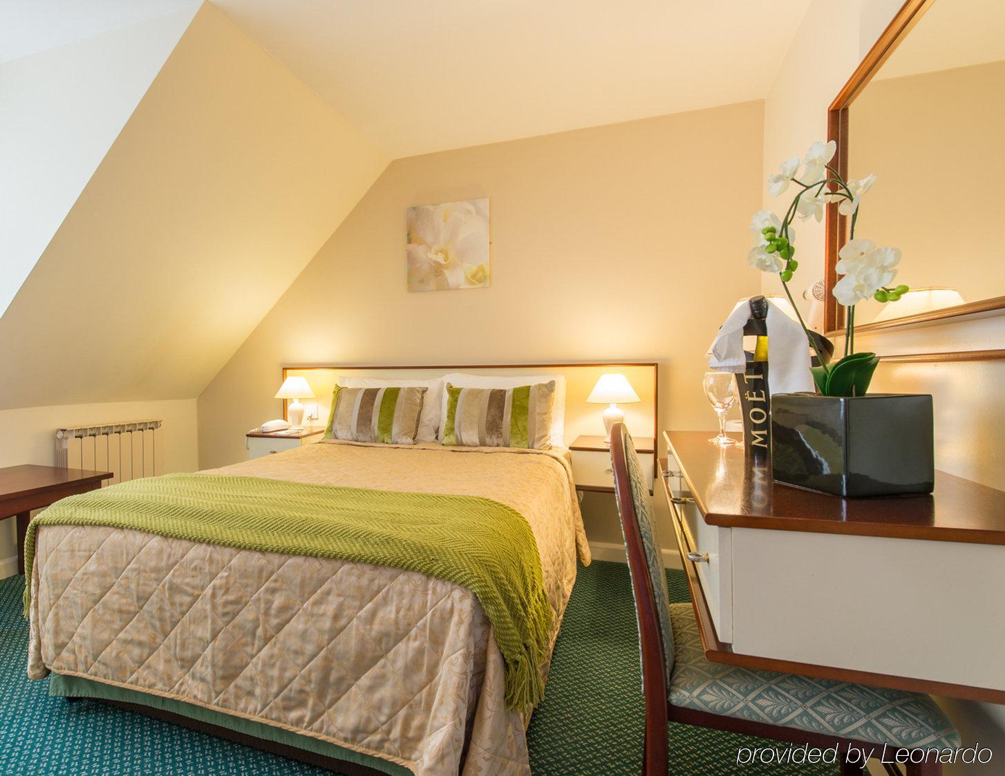 The Samares Coast Hotel & Apartments Saint Helier Room photo
