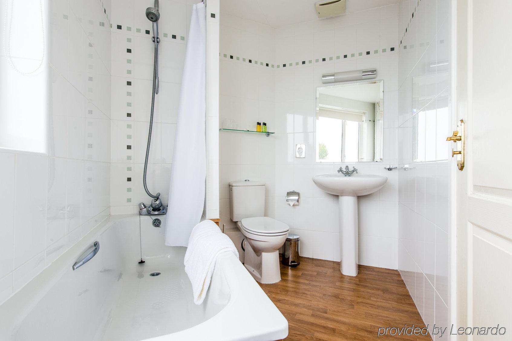 The Samares Coast Hotel & Apartments Saint Helier Room photo