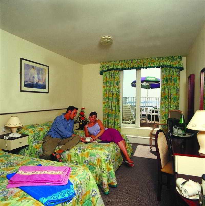 The Samares Coast Hotel & Apartments Saint Helier Room photo